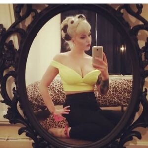 Pinup Off-Shoulder Yellow Women's Crop Top Size M